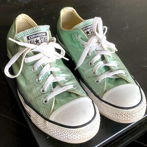 Converse All-Star women’s tennis shoes, size 10
